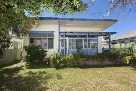 DOUGLAS COTTAGE FORSTER - Accommodation NSW 0