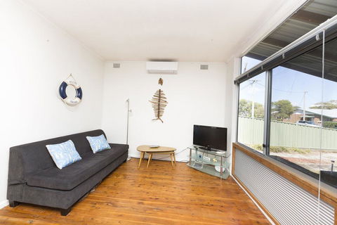DOUGLAS COTTAGE FORSTER - Accommodation NSW 2