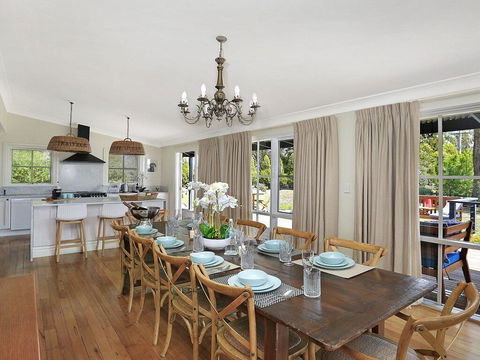 Duncraig House - Open Fireplace, Spa, Pet Friendly - Accommodation NSW 2
