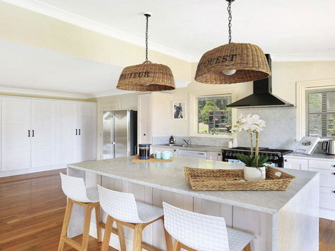 Duncraig House - Open Fireplace, Spa, Pet Friendly - Accommodation NSW 3