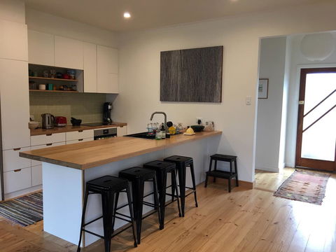 Eco-renovated Light-filled House On A Hill - Accommodation NSW 1