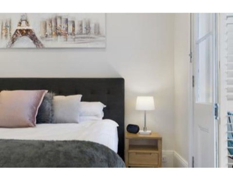 Elegant Renovated Terrace Close To City - Accommodation NSW 2