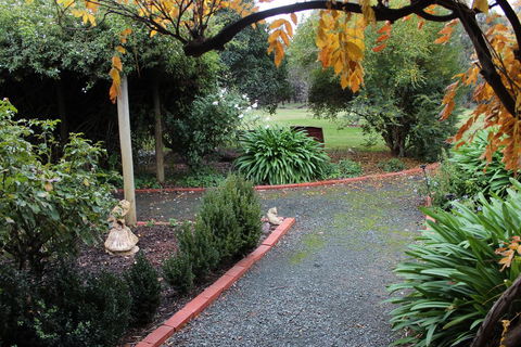 Elinike Guest Cottages - Accommodation NSW 2