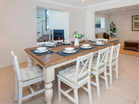 Emerald - Coastal Walk, Swimming Pool, Pet Friendly - Accommodation NSW 2