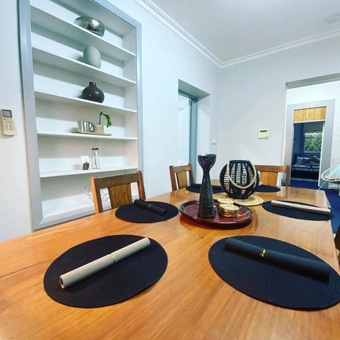 Entire Townhouse In Heart Of Echuca's Port CBD - 15 Guest Capacity - Accommodation NSW 3