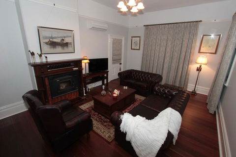 Evelyn House - Accommodation NSW 2