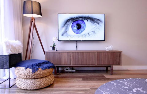 EVOLVE Near Adelaide CBD - Netflix / Wine / Lock Up Garage! - Accommodation NSW 1