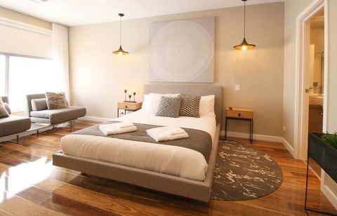 EVOLVE Near Adelaide CBD - Netflix / Wine / Lock Up Garage! - Accommodation NSW 0