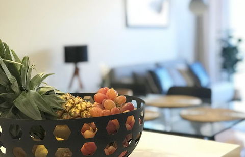 EVOLVE Near Adelaide CBD - Netflix / Wine / Lock Up Garage! - Accommodation NSW 3