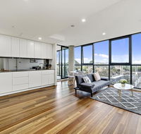 Executive City-centre Apartment with Parking - Accommodation NSW