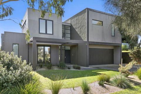 Fabulous Home - Families Only - Accommodation NSW 1
