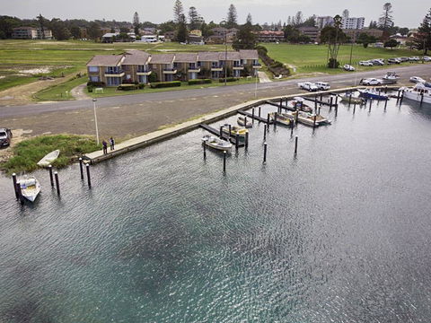 Fairholme 5, Opposite Lake - Accommodation NSW 1