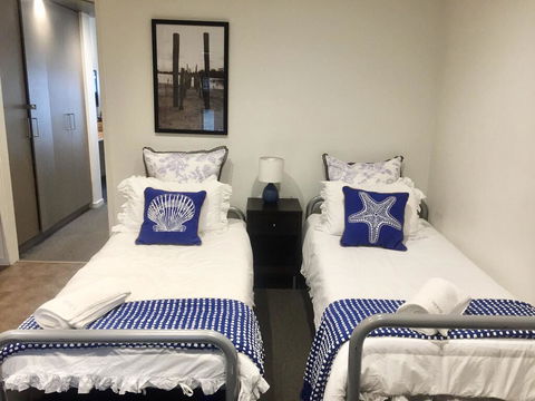 FAMILY ISLAND GETAWAY - BEACHFRONT APARTMENT - Accommodation NSW 2