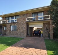 Flat 1/15 Dalmeny Drive - Accommodation NSW