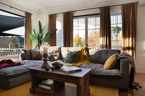 Florence - Accommodation NSW 2