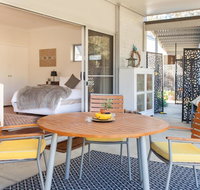 Gartelmann Studio  Gartelmanns Wines walk to The Deck Cafe  Wine tasting - Accommodation NSW