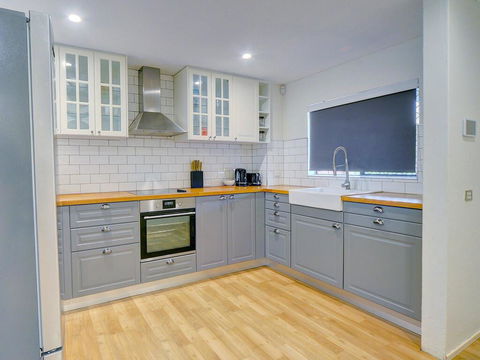 GCHM Beachside Getaway With Netflix & Wi-Fi - Accommodation NSW 1