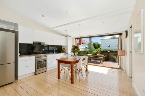 Geelong West Miner's Cottage - Accommodation NSW 3