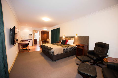 Georgian Motor Lodge - Accommodation NSW 3