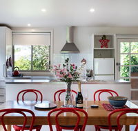Giraffe Manor - Accommodation NSW