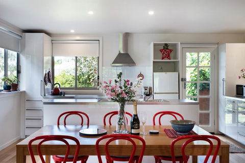 Giraffe Manor - Accommodation NSW 0