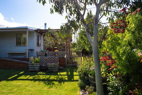 Giraffe Manor - Accommodation NSW 1