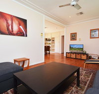 Glandore Estate Vineyard Homestead onsite cellar door  walk to restaurants incl EXP - Accommodation NSW