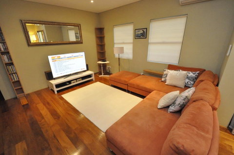 Glebe Self-Contained Modern One-Bedroom Apartment (47ROS) - Accommodation NSW 0
