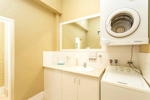 Globe Apartments - Accommodation NSW 2