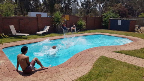 Golden Country Motel And Caravan Park - Accommodation NSW 1