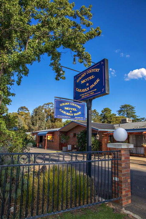 Golden Country Motel And Caravan Park - Accommodation NSW 3