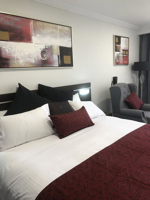 Golden West Motor Inn - Accommodation NSW 3