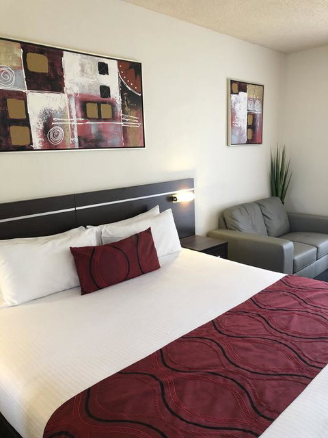 Golden West Motor Inn - Accommodation NSW 1
