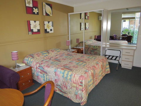 Golfview Lodge - Accommodation NSW 3