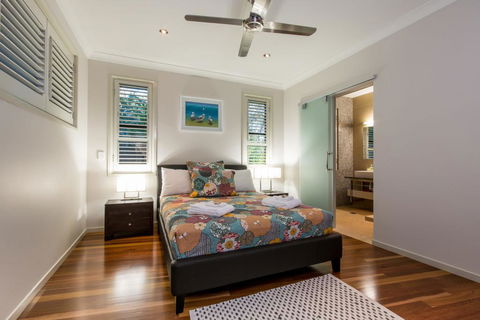 GRAND LUXURY MANSION WITH POOL, 2 BUGGIES AND FABULOUS OCEAN VIEWS - Accommodation NSW 1