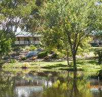Granite Gardens Cottages  Lake Retreat - Accommodation NSW