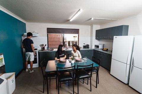 Guild House 6 Bedroom Flat - Accommodation NSW 2