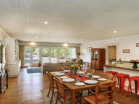 Hardigreen Park - Spacious With Tennis Court - Accommodation NSW 2