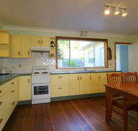 Hi View 18 Dulconghi Street - Accommodation NSW