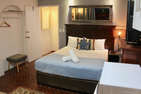 Hideaway Noosa Men Only Beach Resort - Accommodation NSW 3