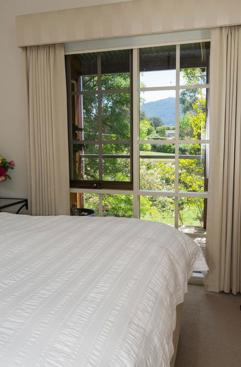 Hollyhock - Accommodation NSW 3