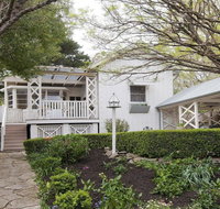 Hollyoak Cottage - delightful ducks and doileys - Accommodation NSW
