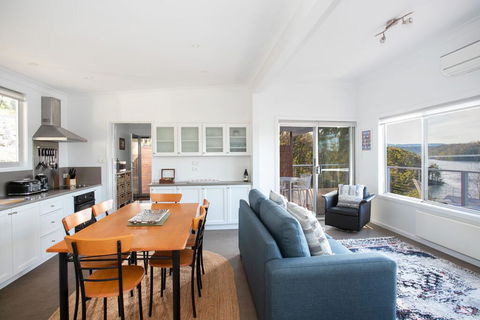 Home On The Water 21 Evans St Lake Conjola - Accommodation NSW 1