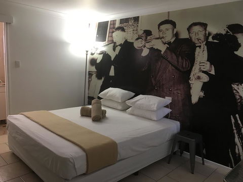 Hotel Corones - Accommodation NSW 1