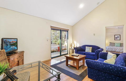 Island Brook Estate Winery And Chalets - Accommodation NSW 2