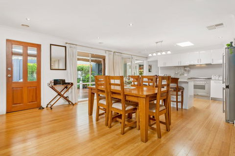 KARINYA - MORNINGTON - Accommodation NSW 2