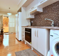 King II - you can honestly walk to Bimbadgen and Hope Estate concerts - Accommodation NSW