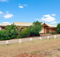 King III - you can honestly walk to Bimbadgen and Hope Estate concerts - Accommodation NSW