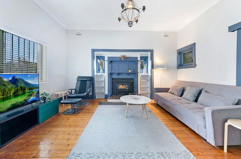 KOZYGURU ARNCLIFFE SYDNEY AIRPORT RENOVATED COTTAGE 3 BED HOUSE NAR232 - Accommodation NSW 0