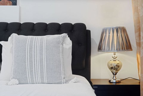 KOZYGURU Belrose Modern Designer 2 Bed + FREE Parking - Accommodation NSW 1